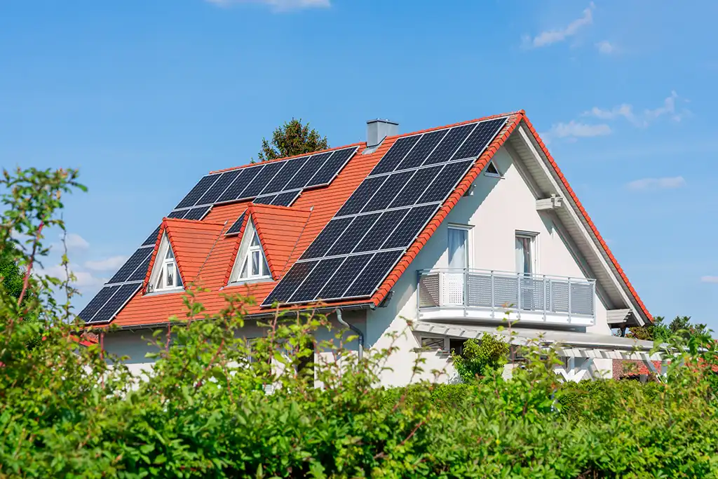 Haus nach Inbetriebnahme einer Solaranlage